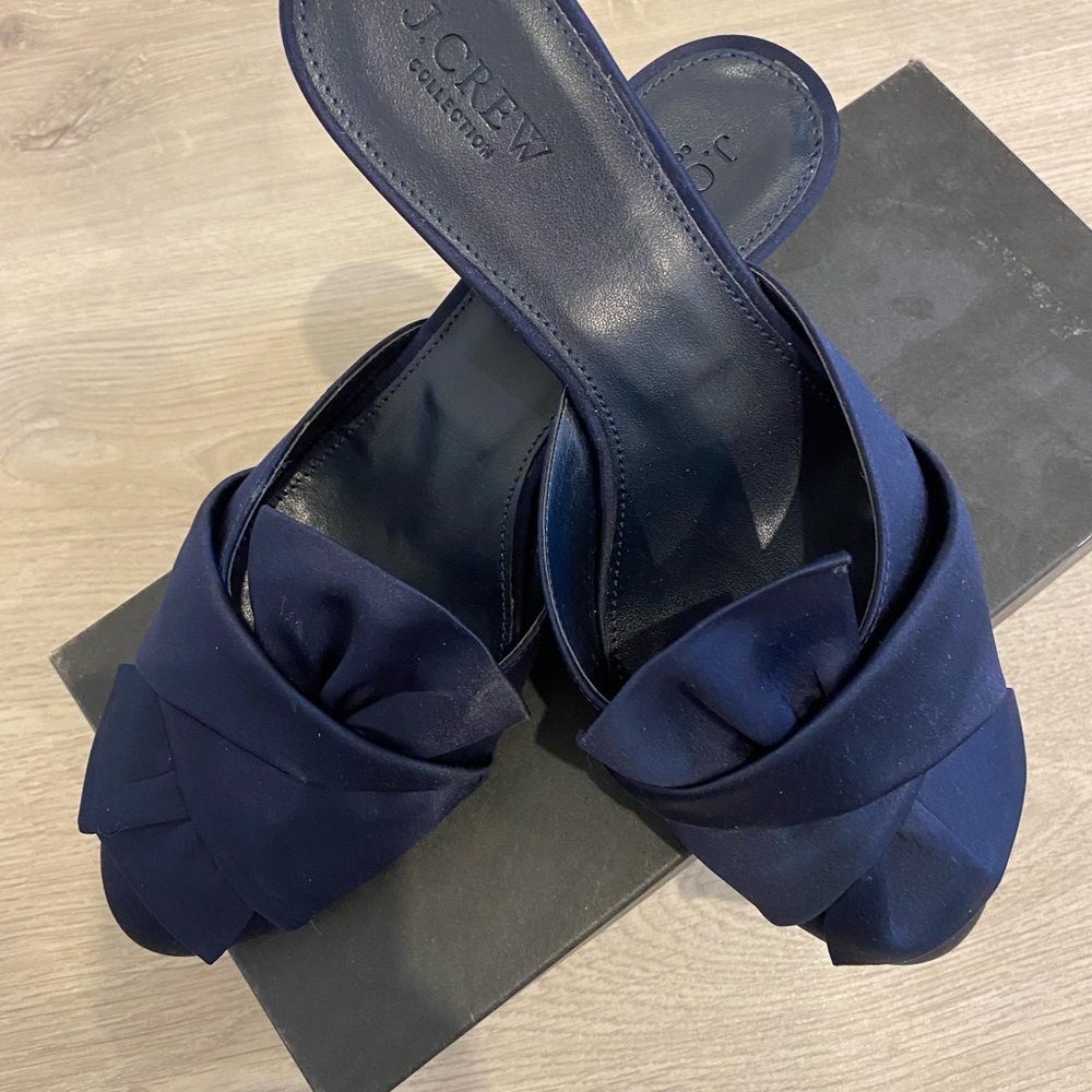 Mini wedge satin slide